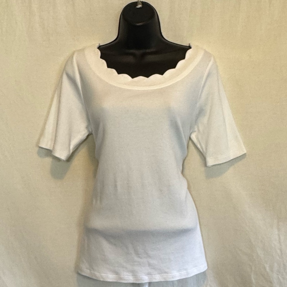 A-190‎ Kim Rogers White Scallop neckline Short Sleeve Pullover Blouse Size S
